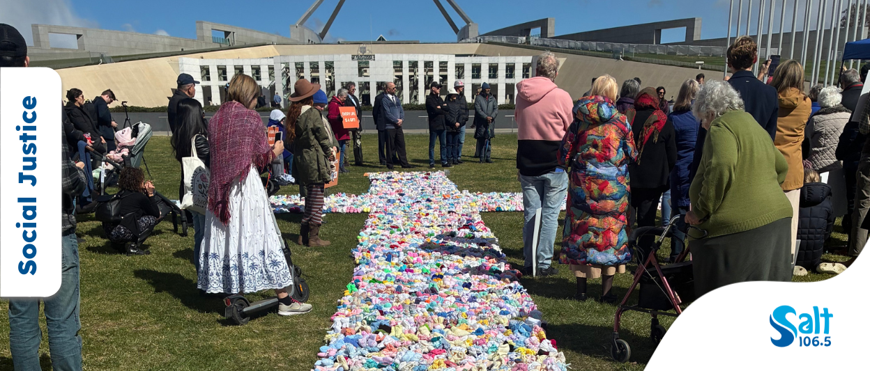 Thousands of Baby Booties on Parliament House Lawn