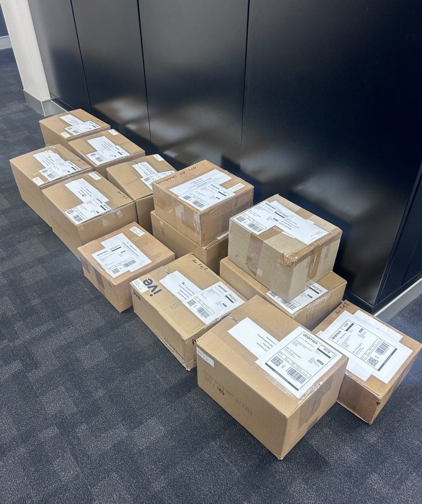 Images taken by Salt 106.5, with permission from Sunshine Coast Aramex courier drivers. 'Real Hope' devotions delivered to Queensland prisons.